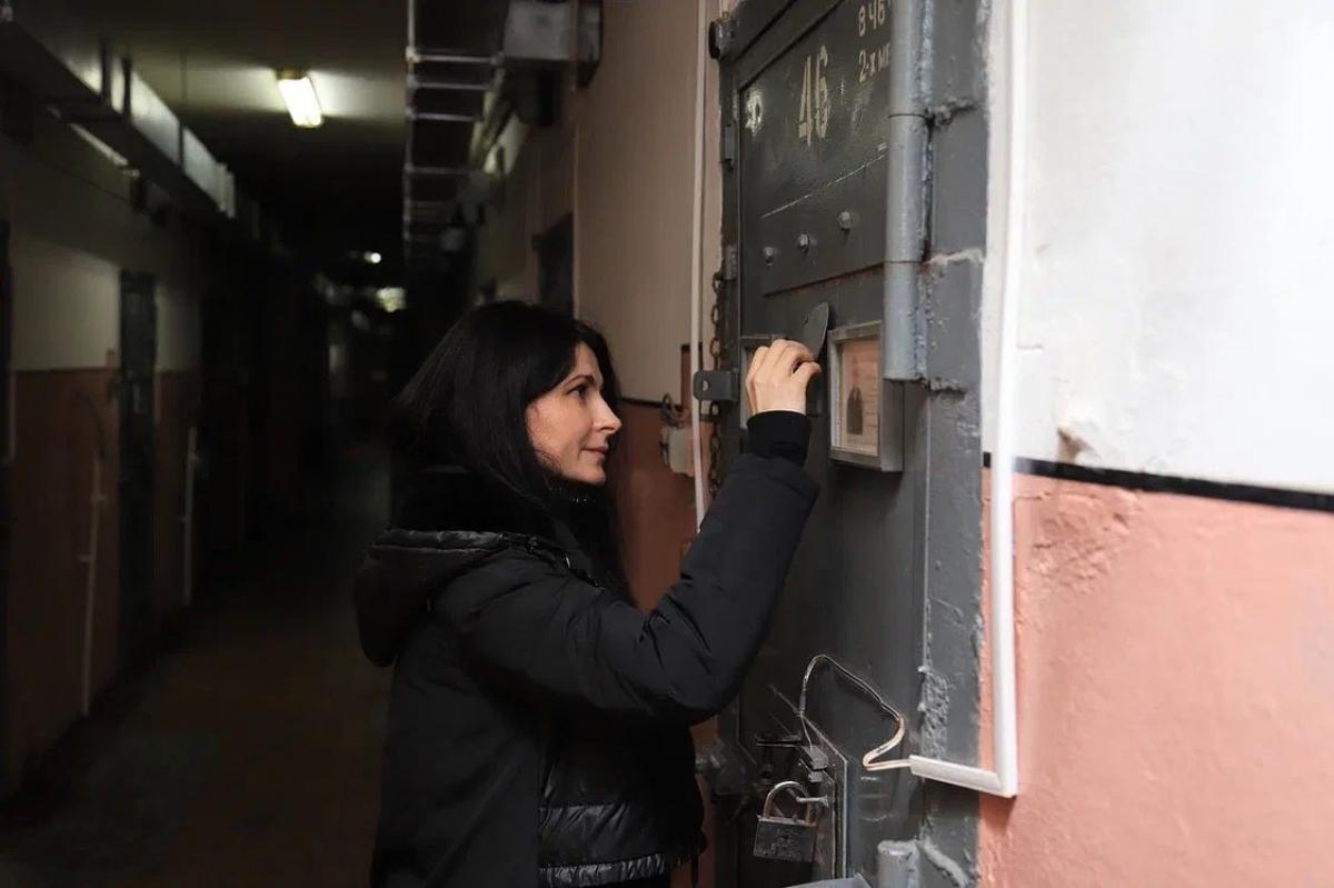 «Засовывали человека в дорожную сумку, лили воду на лицо»: Ева Меркачева – о новых формах пыток заключенных в саратовской ОТБ