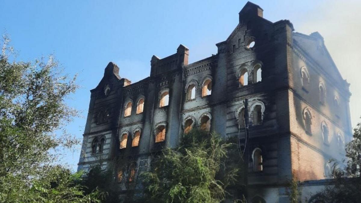 Пожар на мельнице Червова в Новоузенске тушили 3 единицы техники