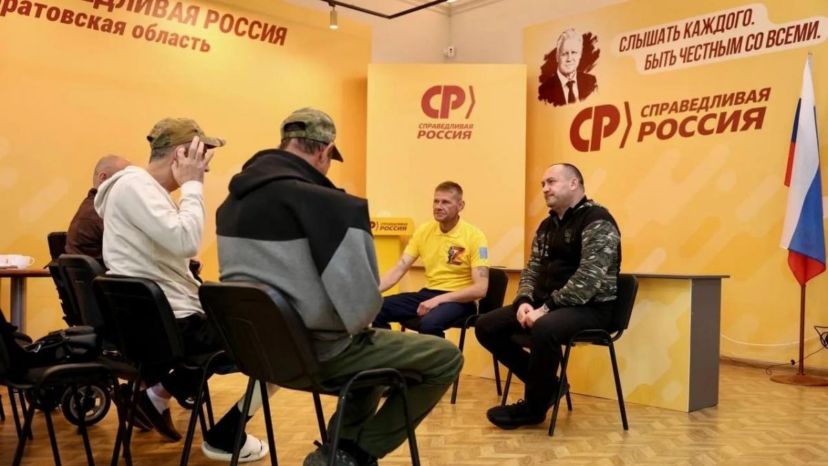 Калинин встретился с ветеранами СВО, которых лечат в саратовских госпиталях