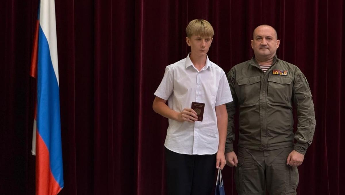 Калинин напутствовал юных саратовцев в День Государственного флага России 