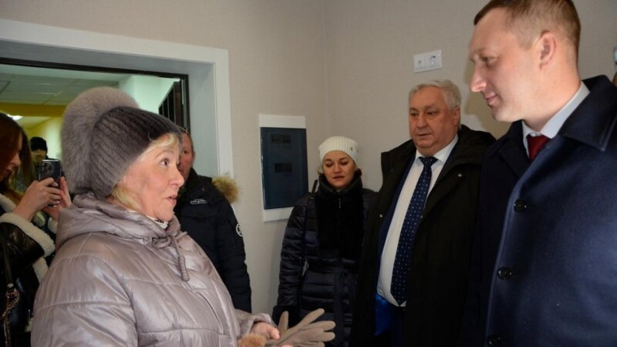 Качество жилья, куда переселяют жителей Энгельса, оценил губернатор Бусаргин