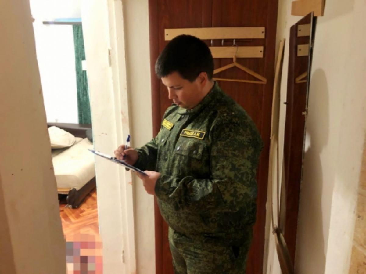 Установлена личность мужчины, которого нашли мертвым в саратовской квартире