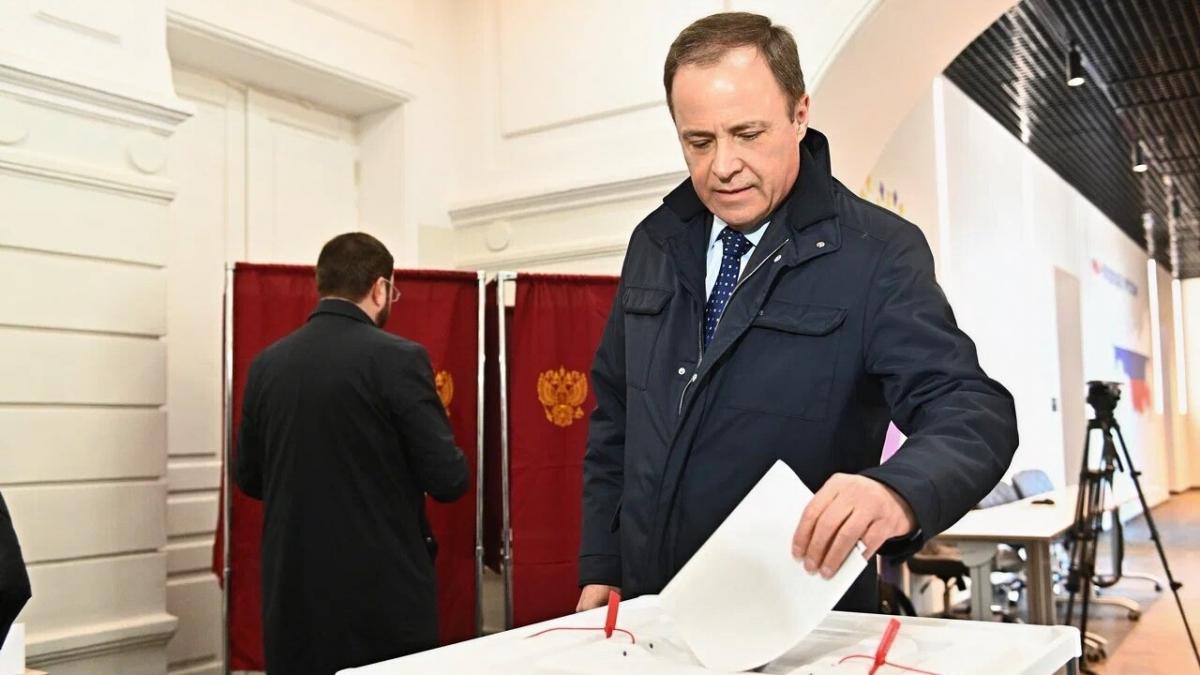 Полпред Президента в ПФО Игорь Комаров проголосовал на выборах