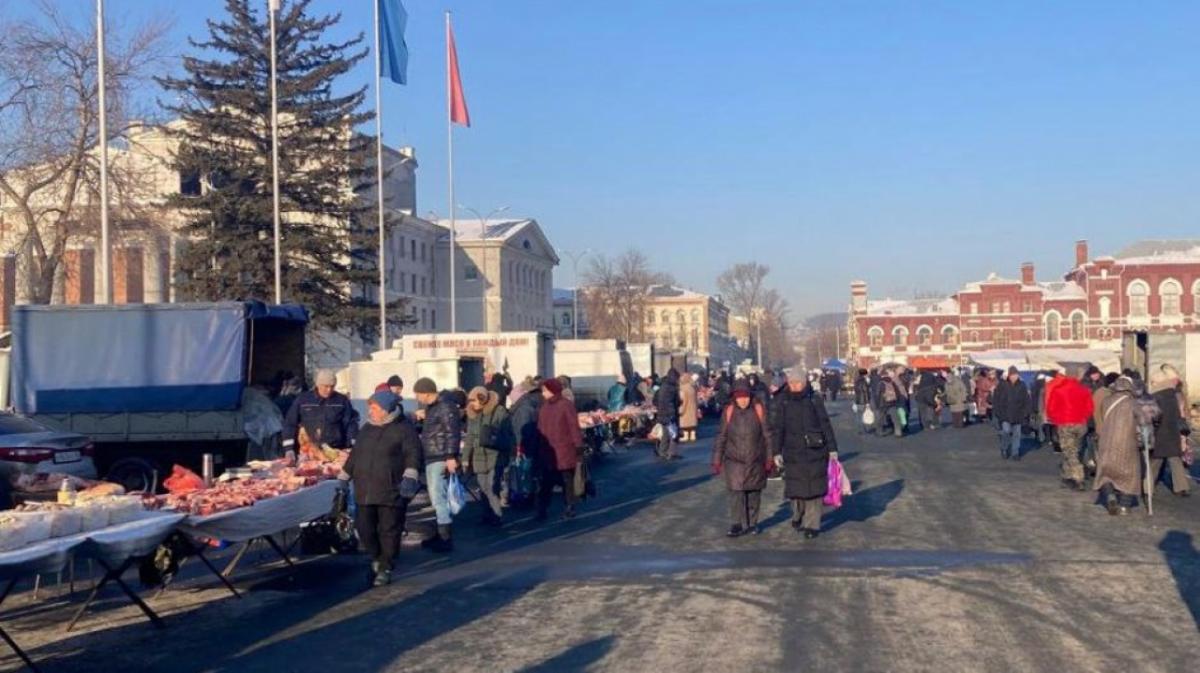 В Саратове торгуют яйцами без наценок на Театральной площади