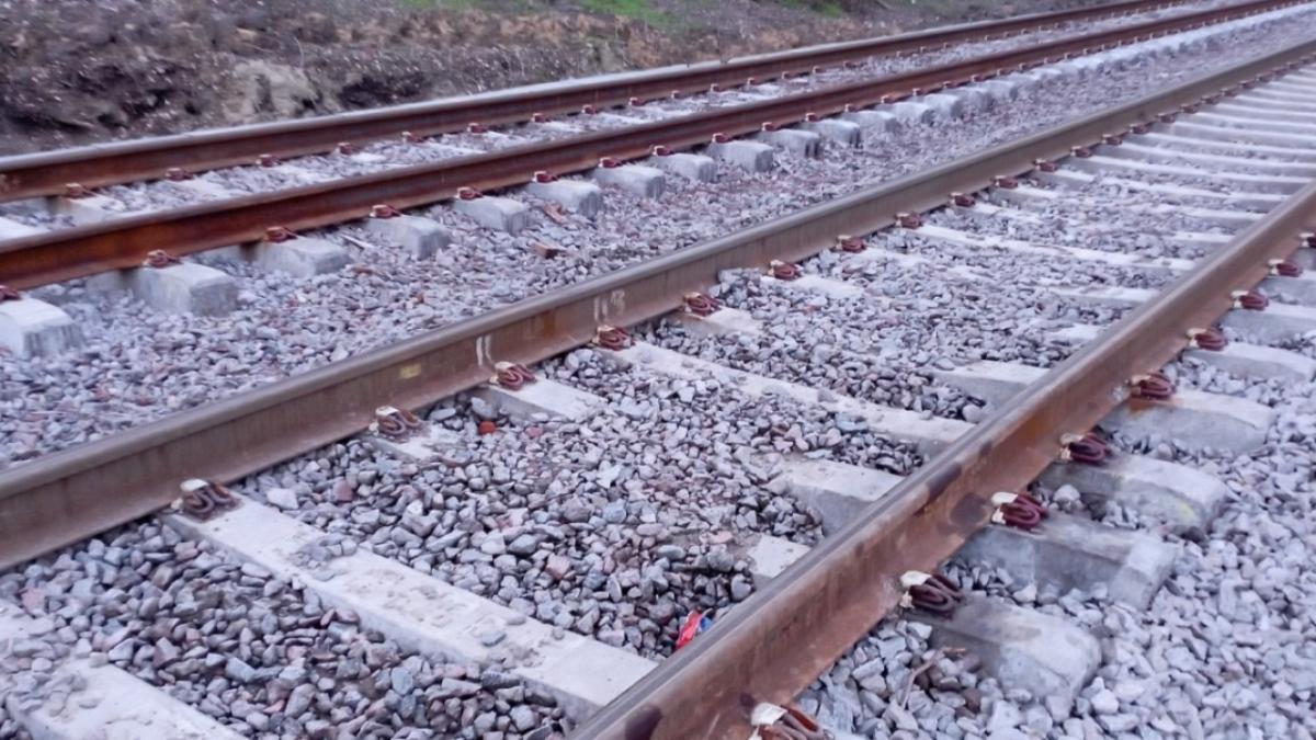 Апрельский снегопад привел к задержке пассажирских поездов до Москвы из Саратова