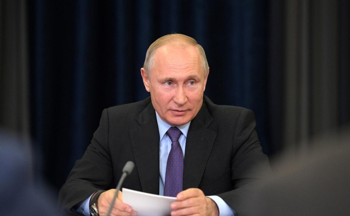 «Проблемы возникают с этим ковидом»: Путин заявил о возможном уходе на карантин, Песков прокомментировал