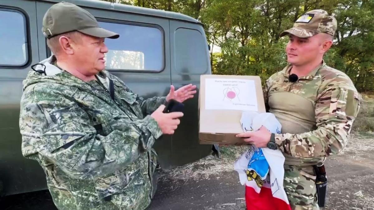 Депутат Панков отвез бойцам СВО шерстяные носки от саратовских бабушек