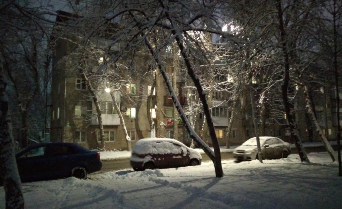 Водитель изнасиловал на заднем сидении 18-летнюю девушку, которая пыталась добраться до города