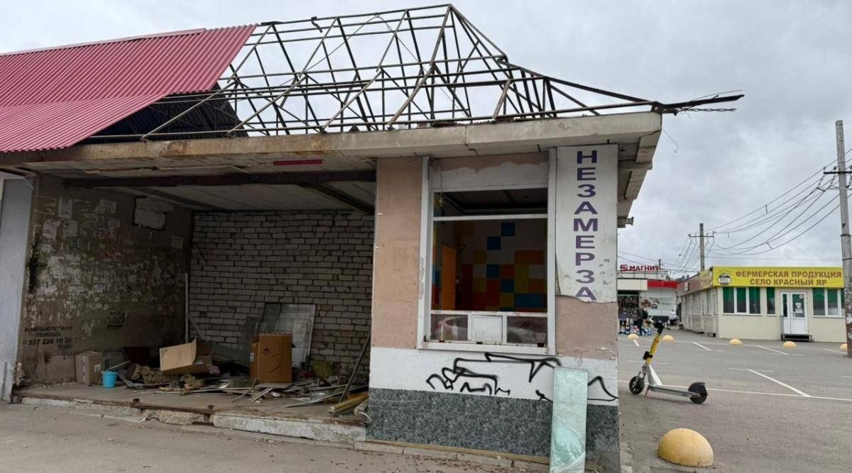 В Саратове снесут еще 96 торговых объекта и 73 гаража