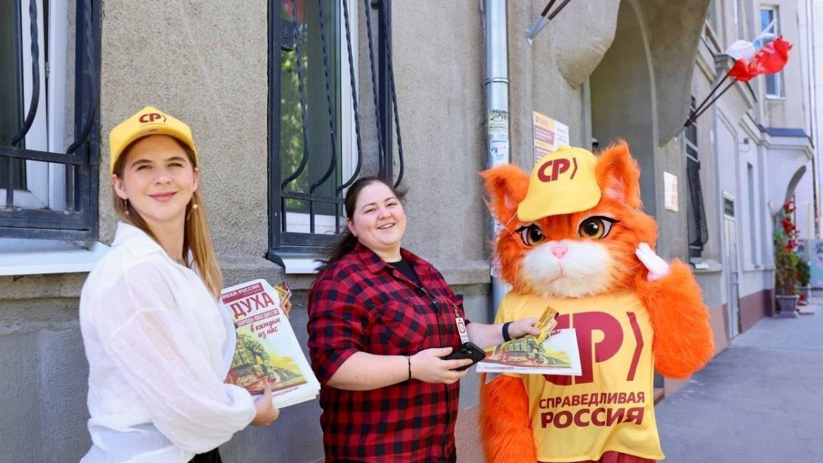 Депутат Саратовской облдумы Вячеслав Калинин взял кота в свои помощники