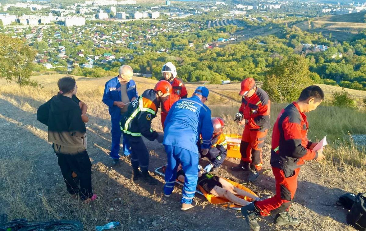 Девушка упала в 6-метровый резервуар при спуске с горы на велосипеде