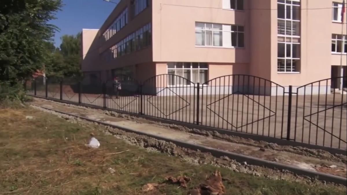 В Энгельсе ведется масштабный ремонт тротуаров у домов и соцобъектов