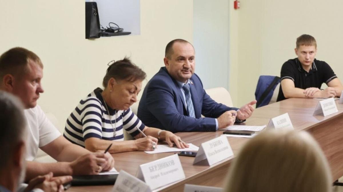 Депутат Калинин провел совещание о патриотическом воспитании