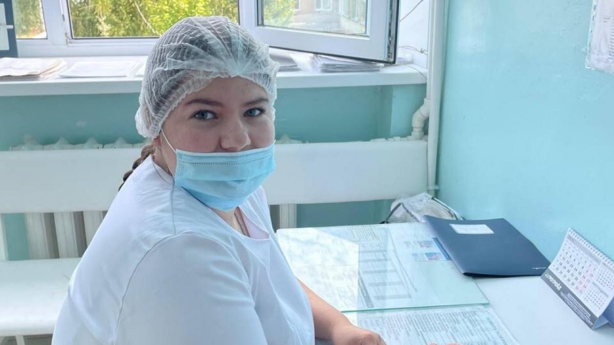 Молодая саратовская акушерка выбрала работу в ульяновской райбольнице 