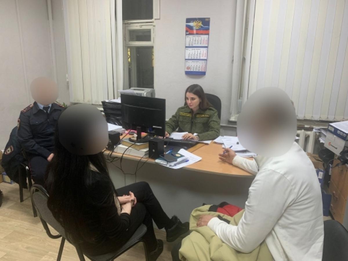 В Саратове пациент избил врача скорой помощи, а затем обматерил и ударил полицейских