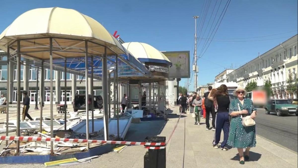 «Ночь длинных ковшей»: в центре Саратова массово сносят ларьки