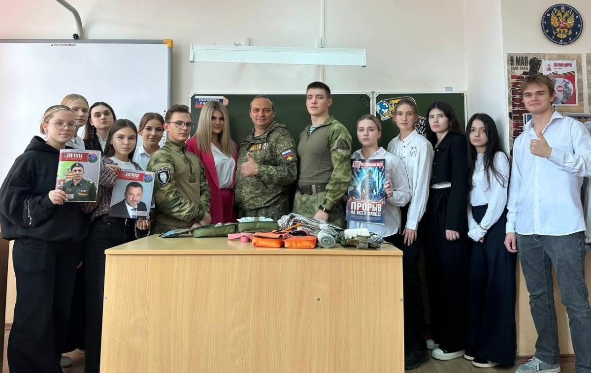 Калинин поблагодарил ветерана СВО за встречу с саратовскими школьниками