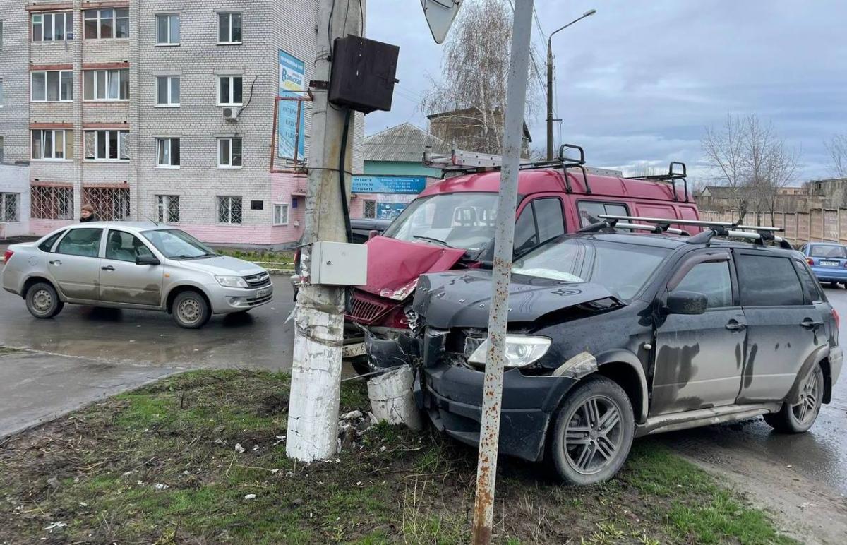 Массовое ДТП в Вольске – при столкновении 4 машин пострадал малолетний  ребенок | 15.04.2022 | Саратов - БезФормата