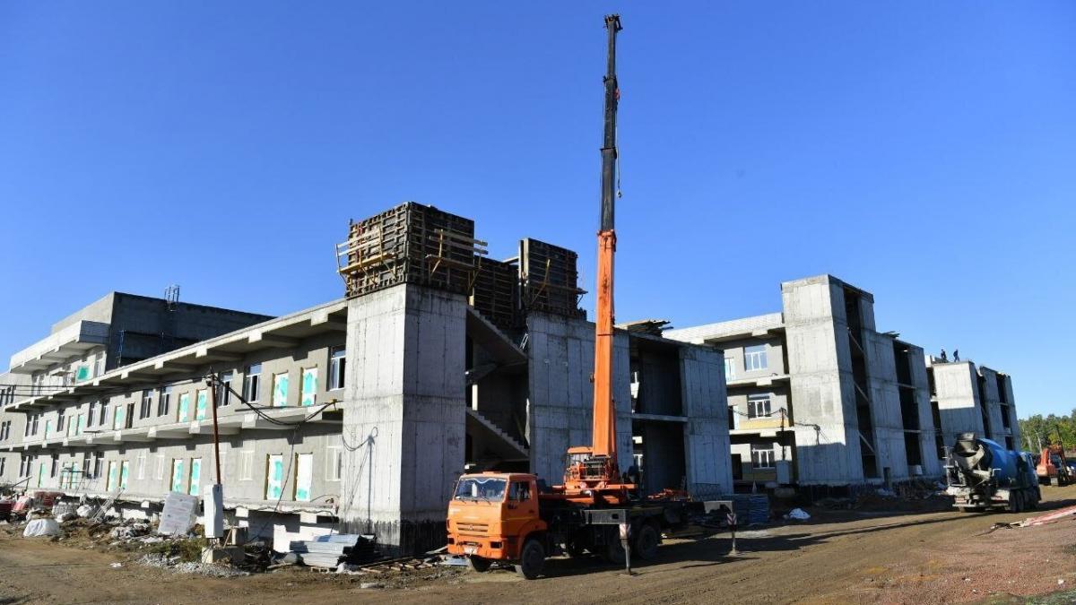 Медики нового онкоцентра получат 100 квартир в Саратове