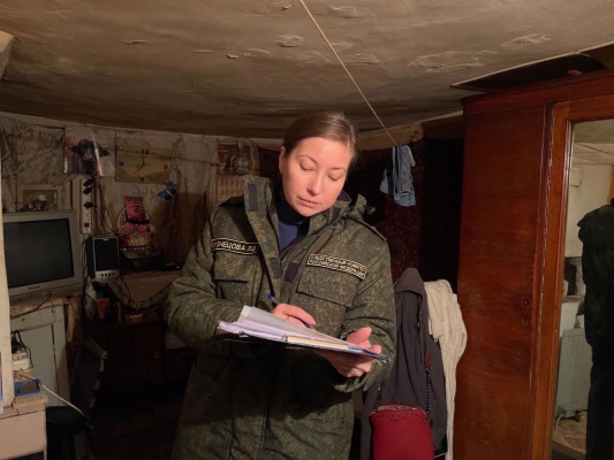 В частном доме нашли тело женщины со множественными кровоподтеками