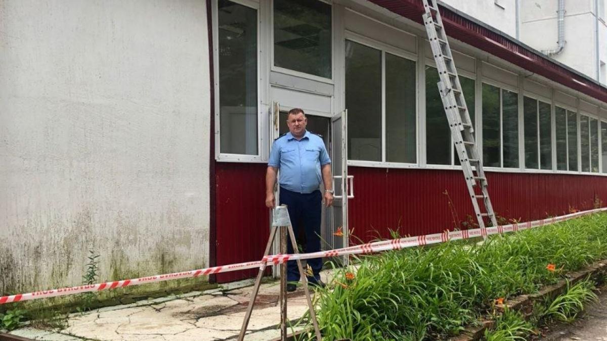 Прокуроры выяснят причины обрушения плиты в детской поликлинике под Саратовом