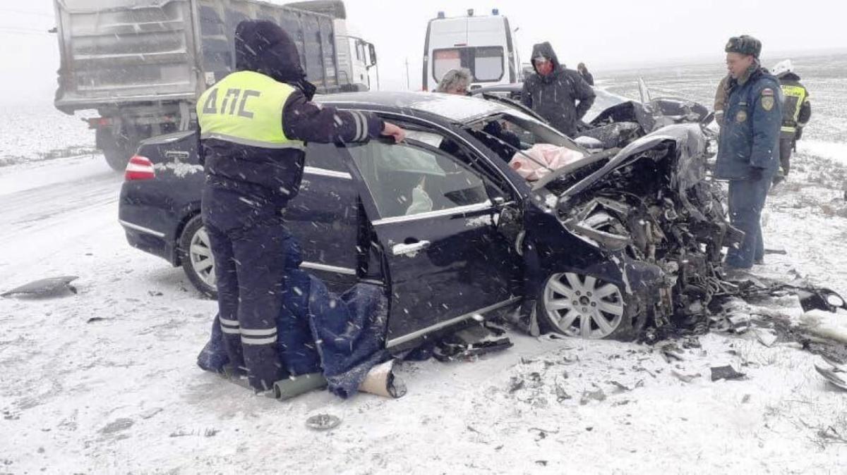 Молодая женщина погибла в ДТП на заснеженной трассе под Саратовом