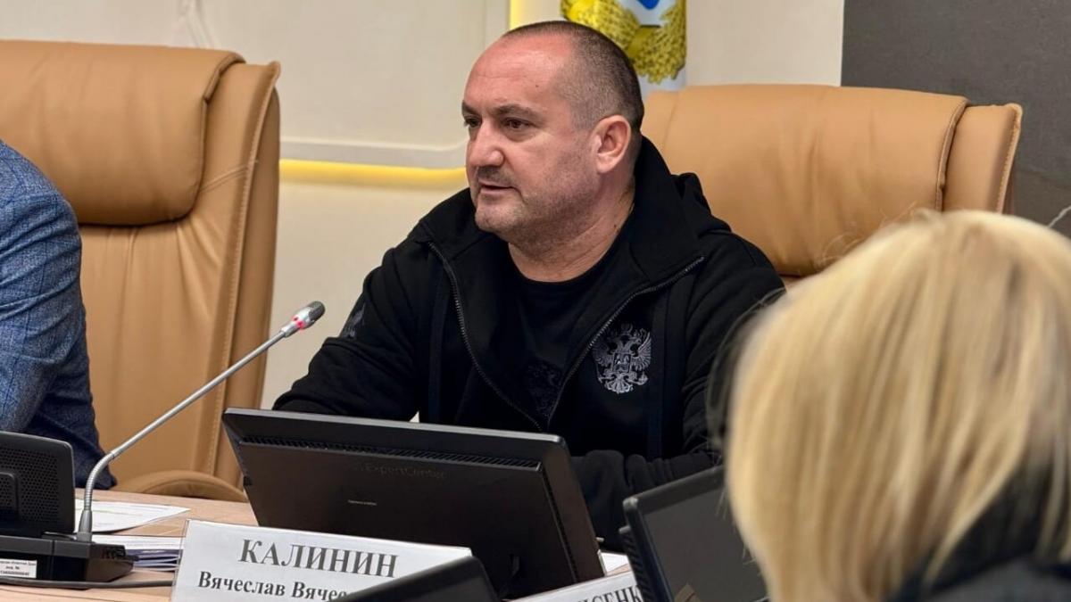Калинин оказал помощь спортивной команде из Энгельсского района