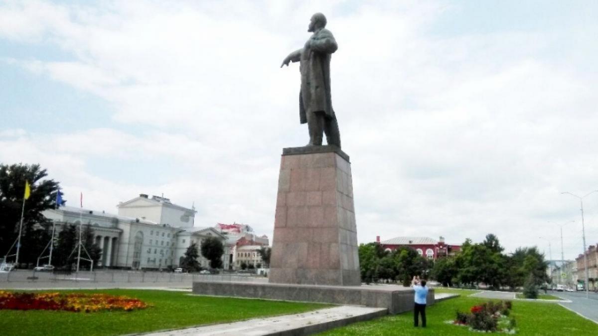 В Саратове на Театральной площади пройдет ярмарка выходного дня |  13.10.2023 | Саратов - БезФормата