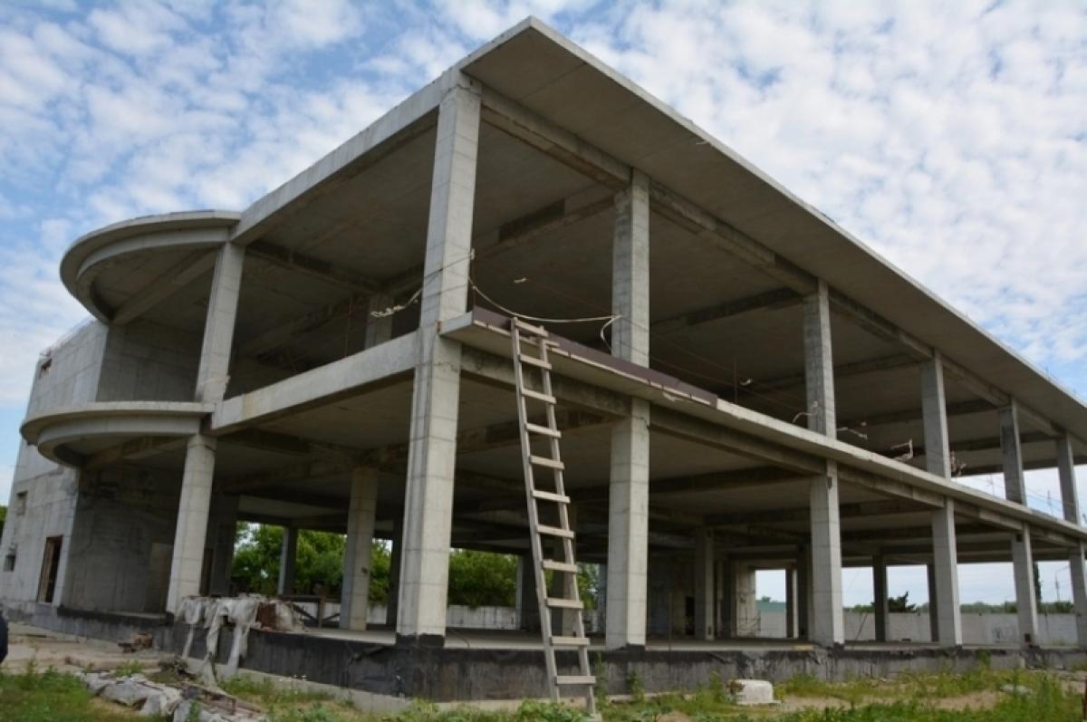 Власти Энгельса хотят достроить «ворота города» - ТЦ на Лесозаводской 