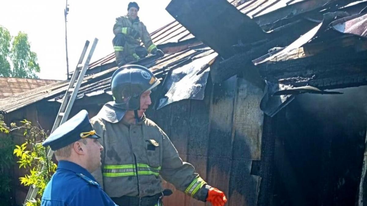 Двое детей 4 и 6 лет погибли на пожаре в частном доме под Саратовом