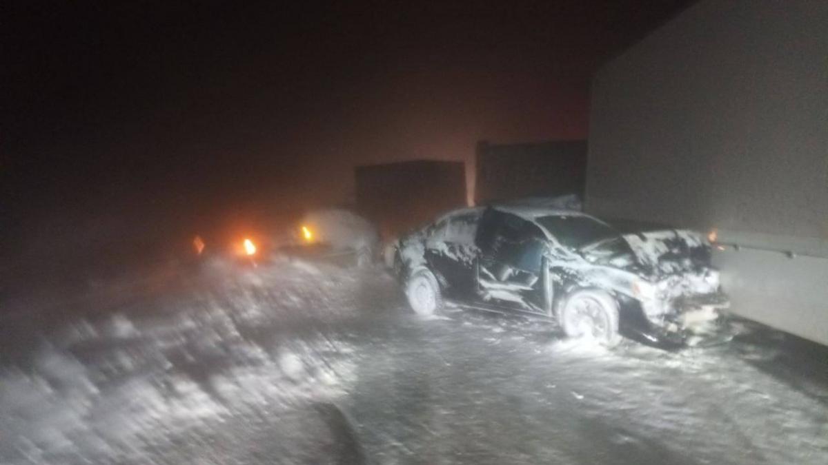 Массовое ДТП с участием грузовиков перекрыло трассу в Саратовской области