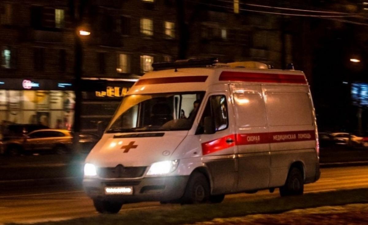Из кафе под Саратовом госпитализировали сотрудницу и посетителей с огнестрельными ранениями