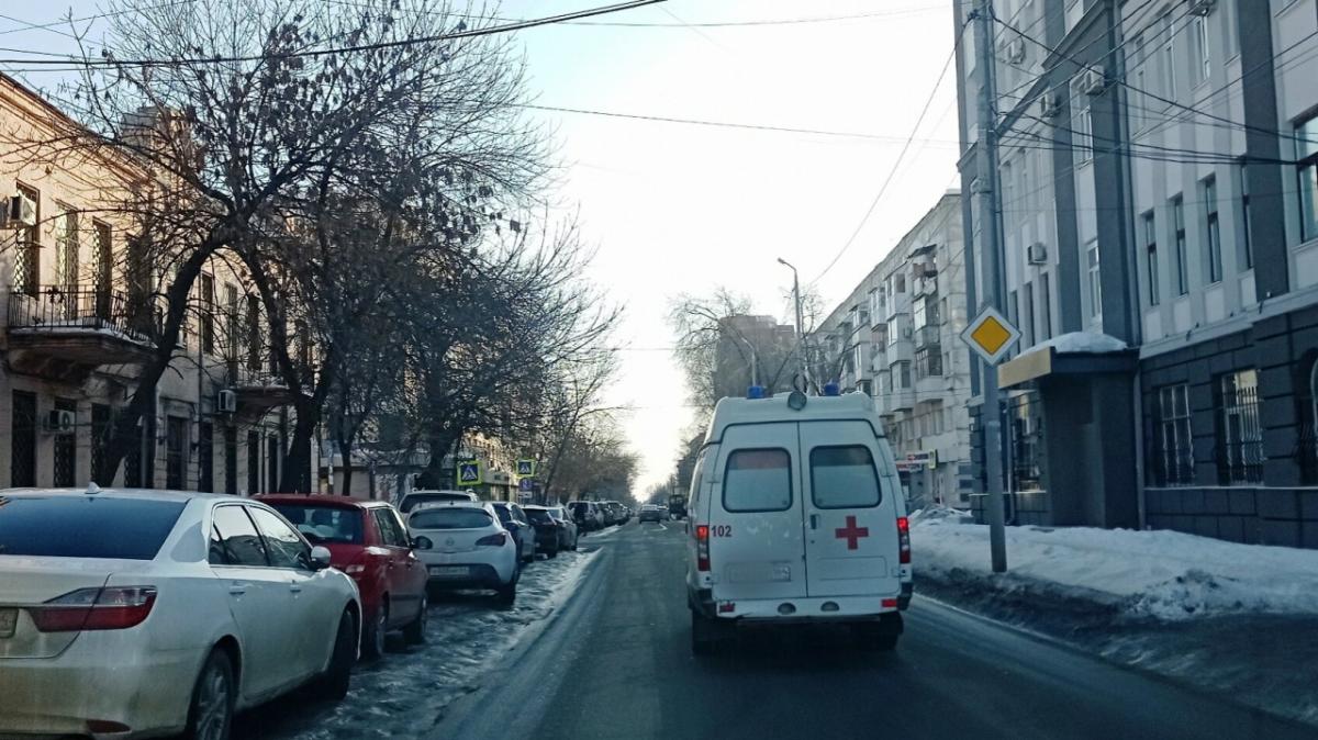 В Саратове пассажирка скорой получила травмы