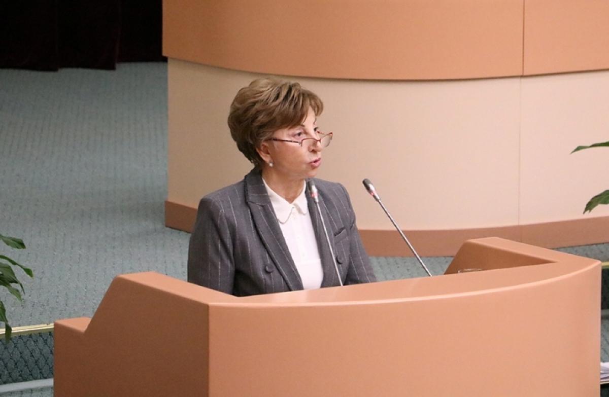 Зинаида Самсонова призвала депутатов прекратить пикироваться и заняться работой