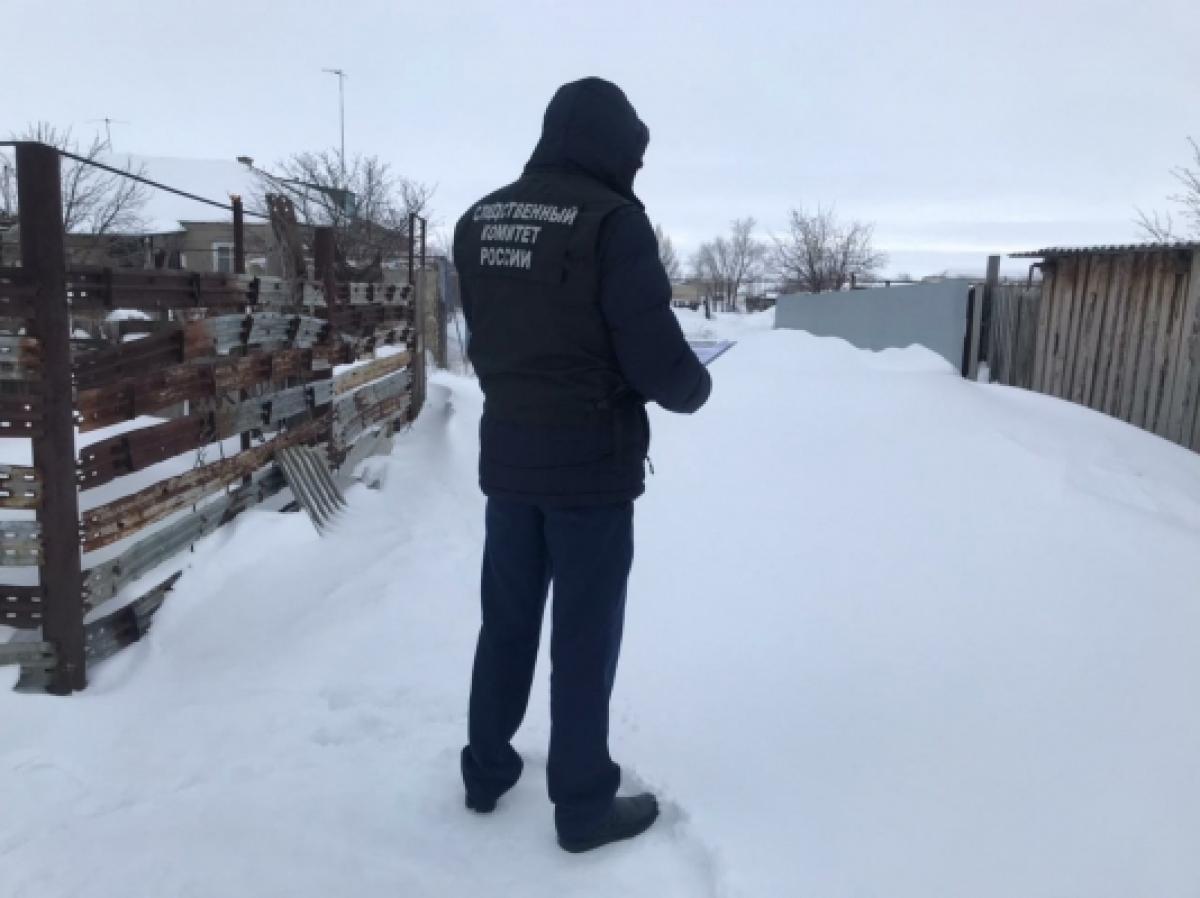 В саратовском поселке местные жители нашли на улице труп