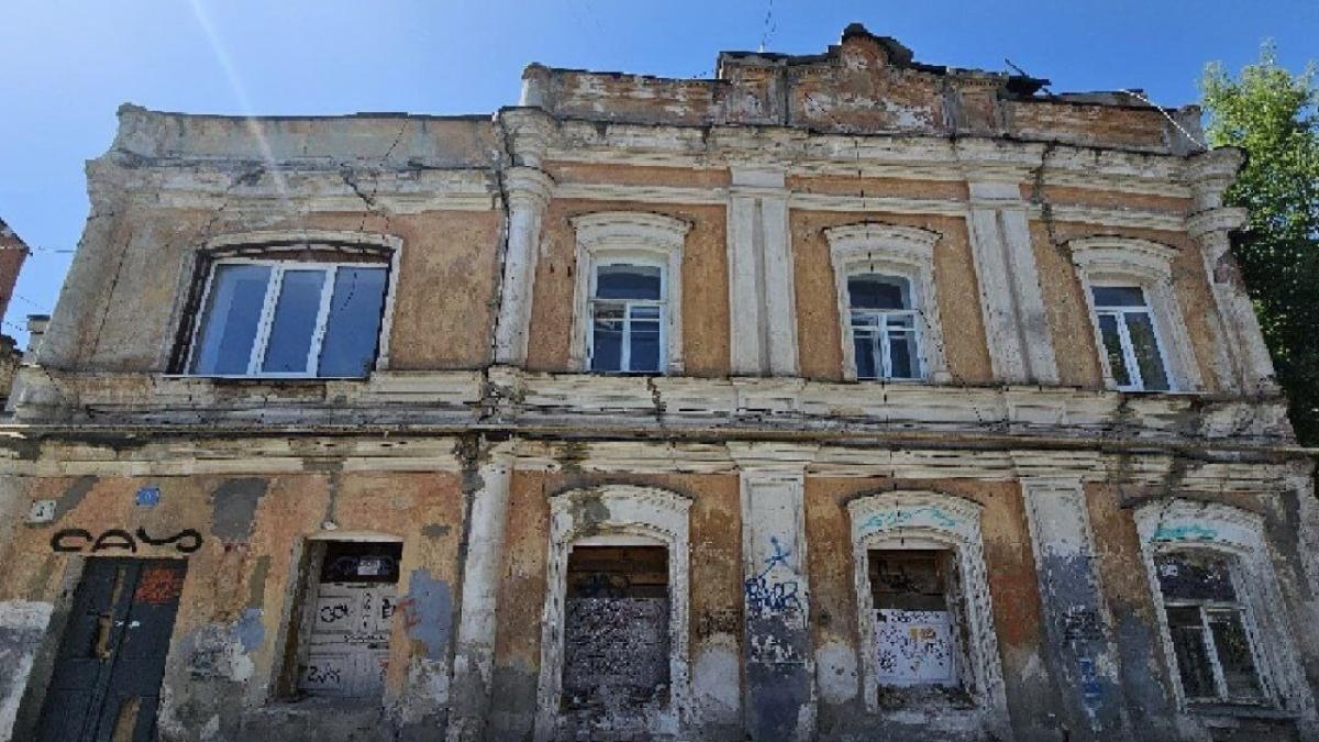 В Саратове за 1 рубль реализуют старинный особняк на Яблочкова