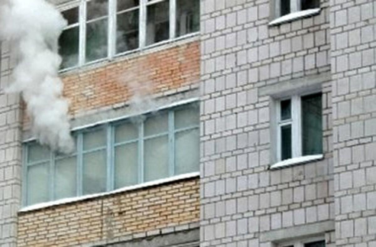 В России выписали первый штраф за курение на балконе
