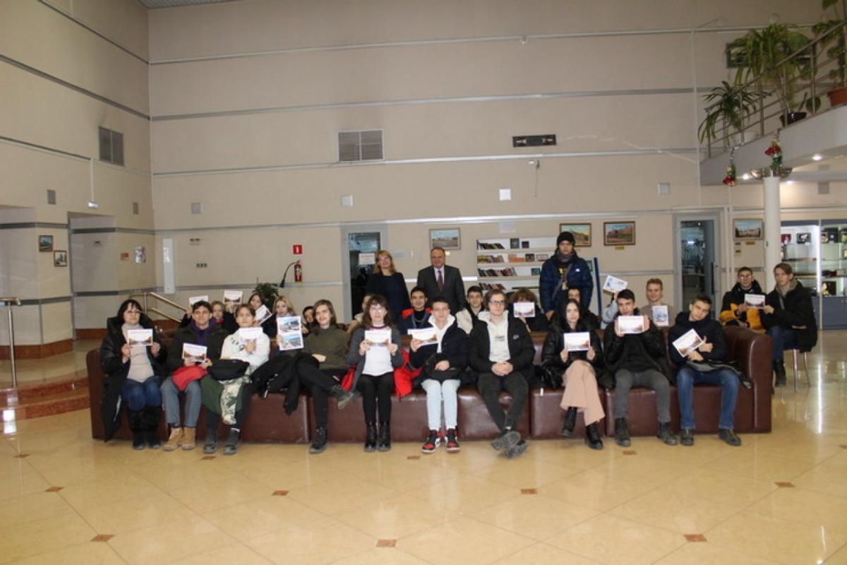 Железнодорожники провели экскурсию для студентов по саратовскому вокзалу