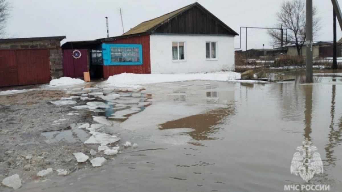 В 15 районах Саратовской области ограничено движение транспорта из-за паводка