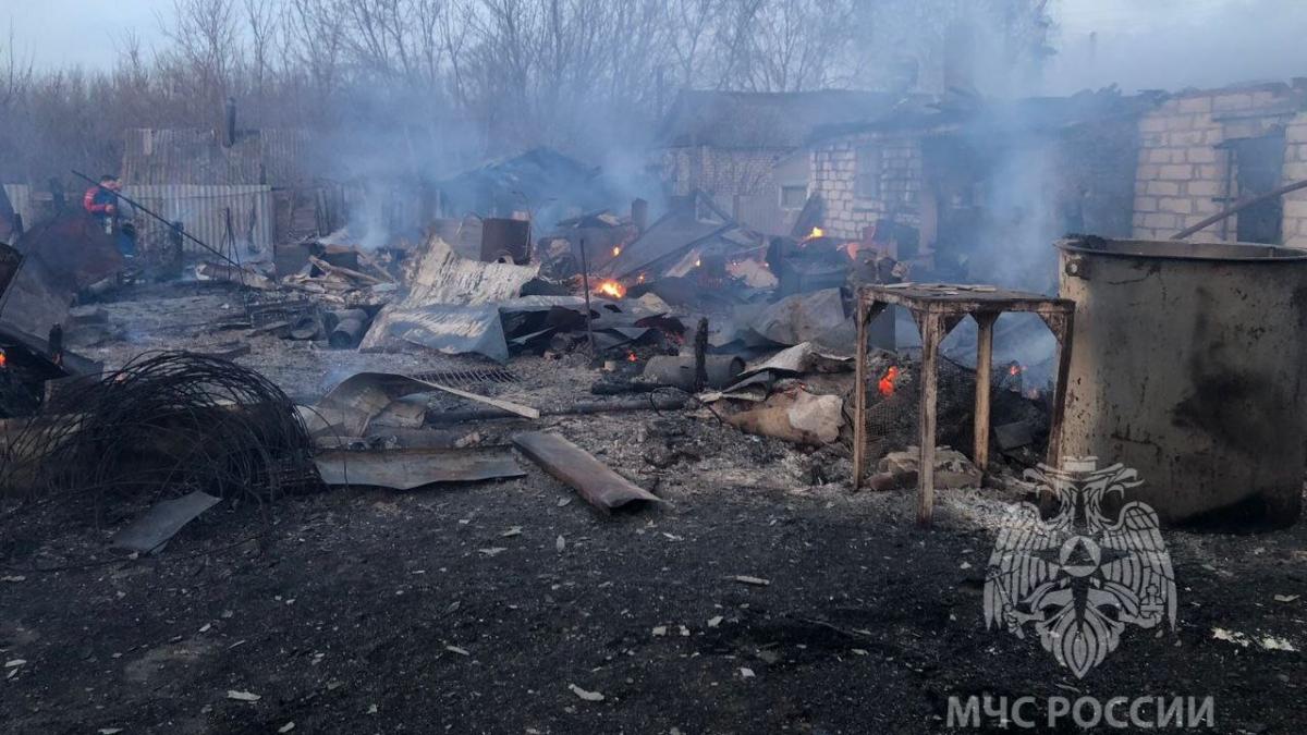 В Хвалынском районе из-за пожара пенсионеры остались без дома