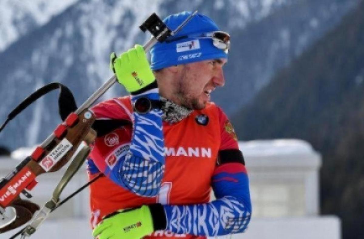 Логинов завоевал золотую медаль на Кубке мира по биатлону в Италии