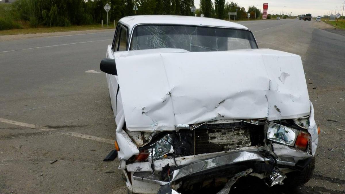 В ДТП под Энгельсом пострадали два человека