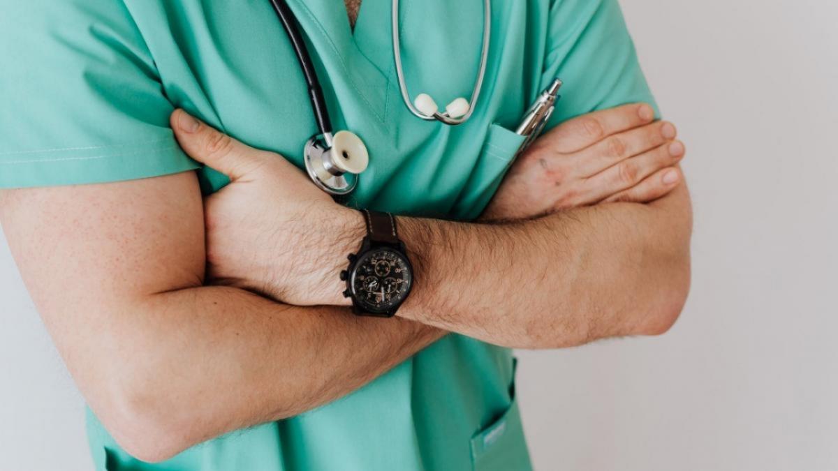 Отправляющиеся на СВО по контракту саратовские врачи получат 2 выплаты