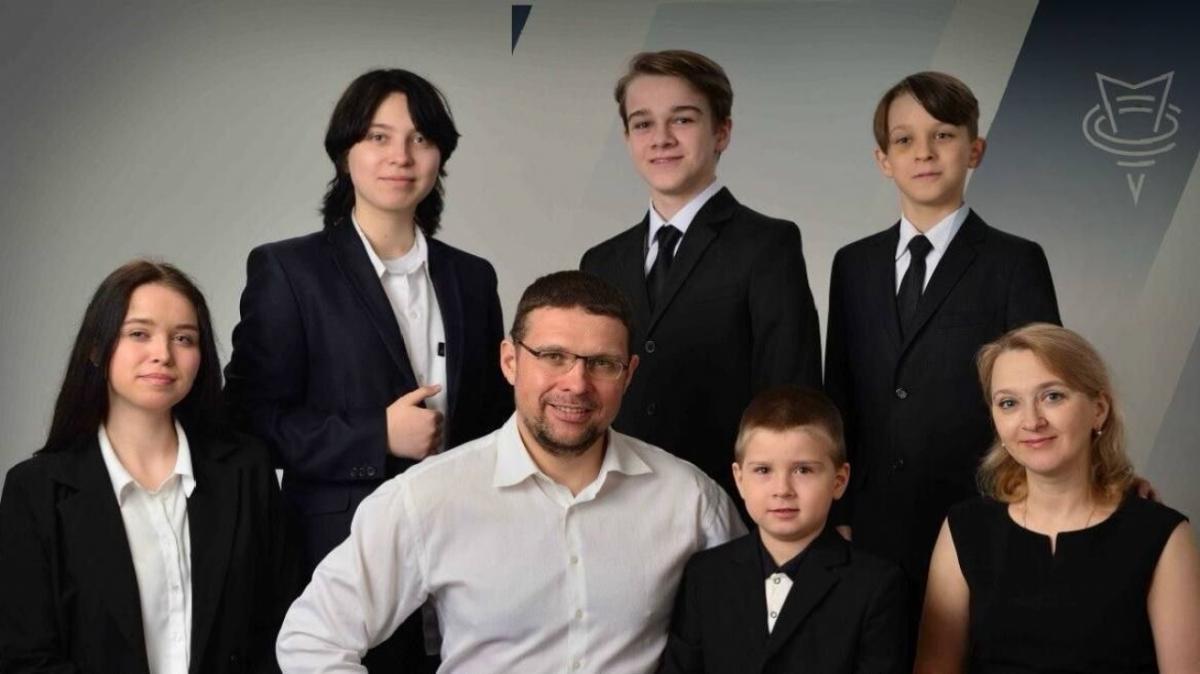 Владимир Путин наградил отца и мать 5 детей из Саратова