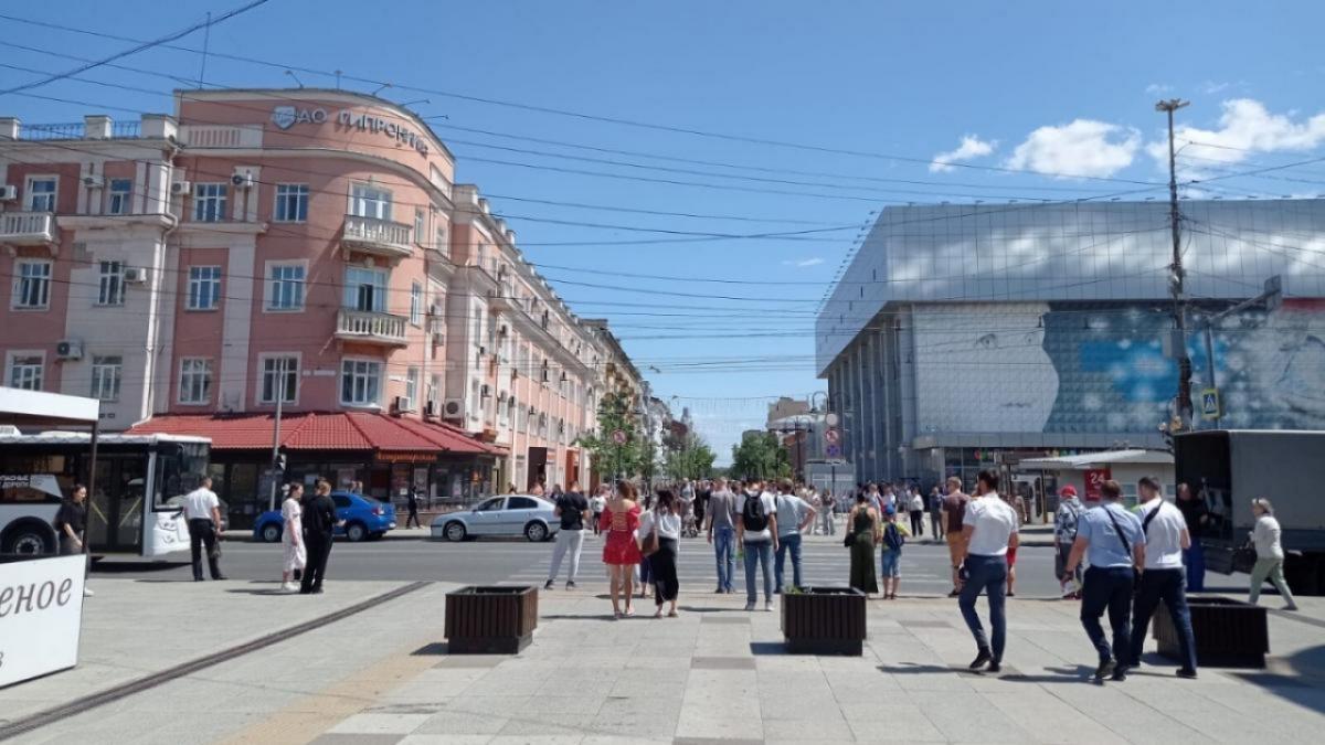 В Саратове на месте снесенных ларьков у Крытого появились новые постройки