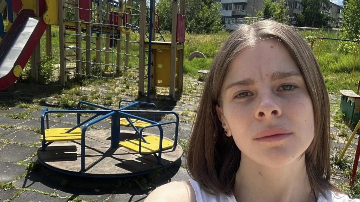 Калинин: активисты Молодежи СР мониторят состояние детских площадок в Саратове