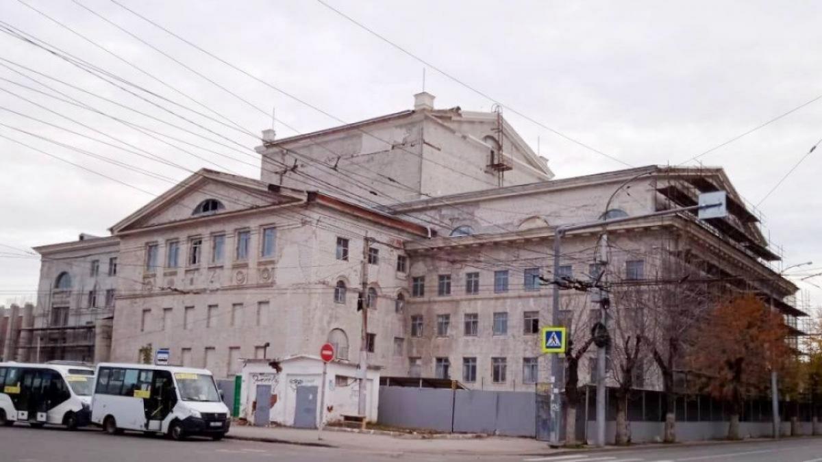 Володин назвал причины затянувшейся реставрации театра в Саратове