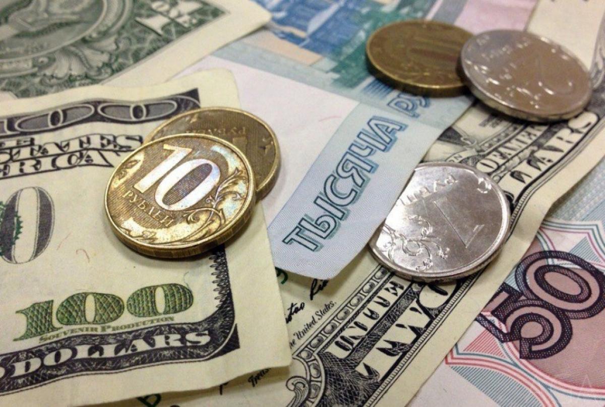 Финансовый аналитик предположил, что цена за доллар может превысить 87 рублей
