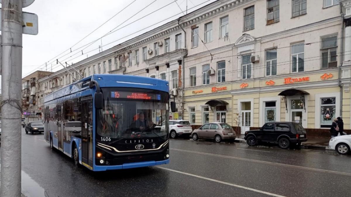 На Московской столкнулись троллейбус и «Газель» в Саратове