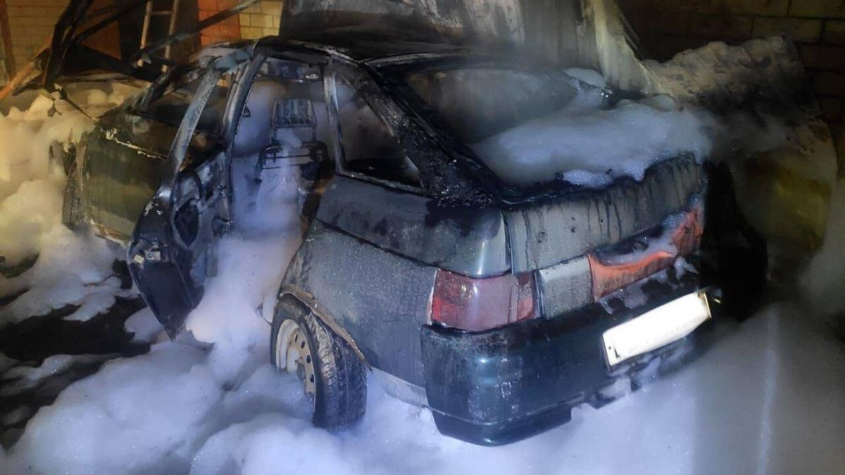 Под Саратовом три человека погибли в сгоревшей «двенадцатой»